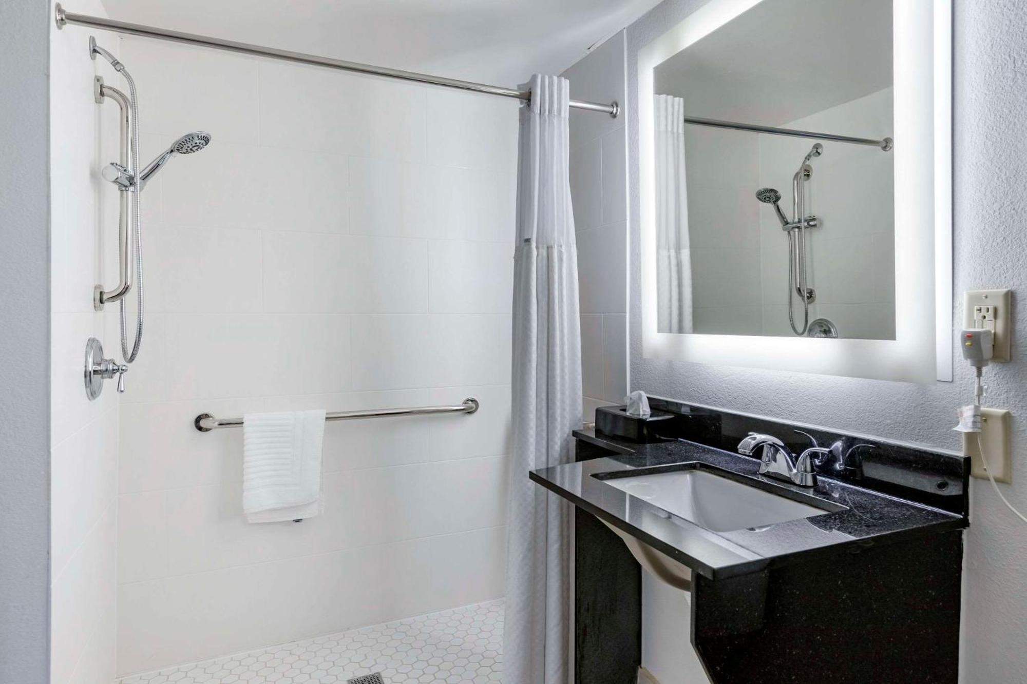 Comfort Inn & Suites Grand Blanc-Flint المظهر الخارجي الصورة